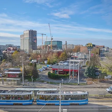 Chique For A Big Family With 2 Parking Spaces By Renters *