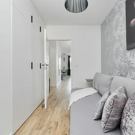 Chique For A Big Family With 2 Parking Spaces By Renters Wrocław