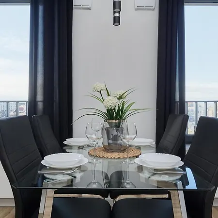 Chique For A Big Family With 2 Parking Spaces By Renters Lejlighed Wrocław