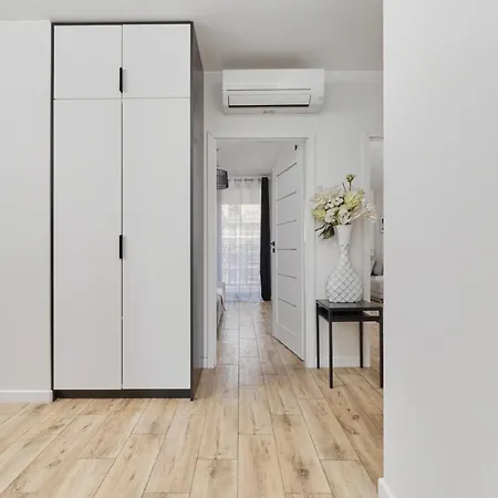 Chique For A Big Family With 2 Parking Spaces By Renters 弗罗茨瓦夫